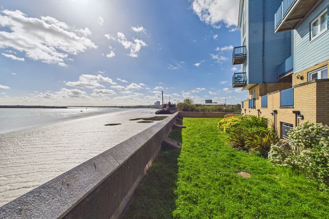 11, Phalarope Way, St. Mary's Island, Chatham Maritime photo 2