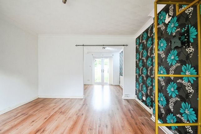 71, Herons Way, Greater Manchester photo 2