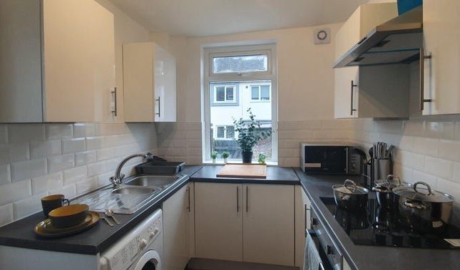 Room 4, 225 Horsedge Street, Oldham photo 3