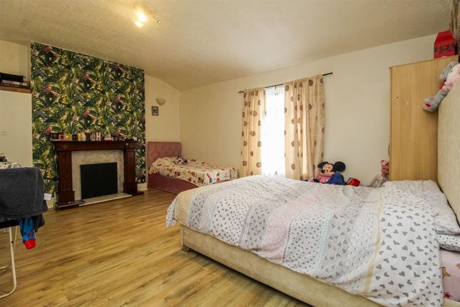 Flat for sale in Swindon Road, Dewsbury