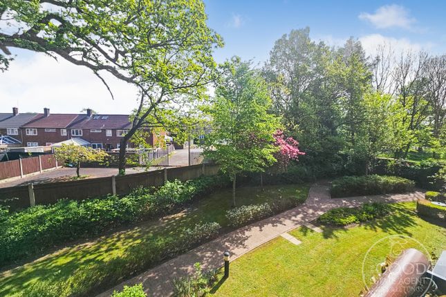 28, Oakmere, Spath Lane, Wilmslow photo 3