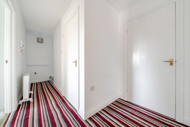 Queens Court, Grimsby photo 2