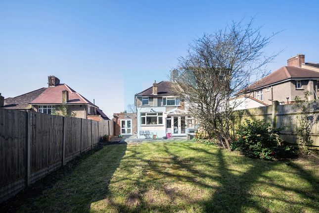 52, Worcester Crescent, London photo 3