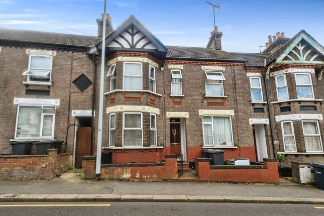 Thumbnail Detached house for sale in High Town Road, Luton, Bedfordshire