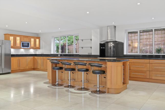 9, Brackenhill, Cobham photo 4