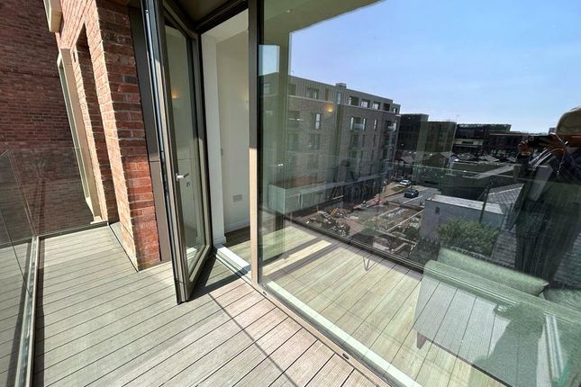 Apartment 301, Valiant House, 1, Hope Square, Greater Manchester photo 3