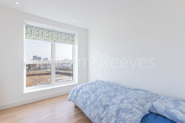Flat to rent in Accolade Avenue, Southall