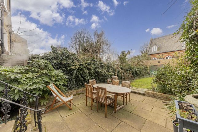 Property to rent in Petherton Road, London