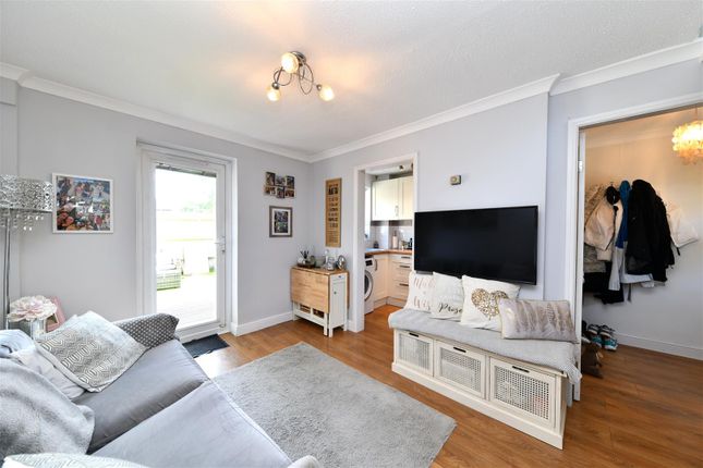 40, Lime Close, Stevenage photo 2