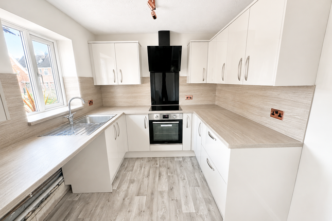 8, Caburn Close, Eastbourne photo 2