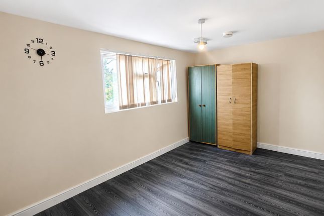 372D, Leagrave Road, Luton photo 4