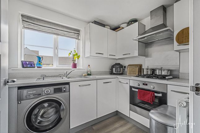 42 Bellerphon Court, Swansea photo 4