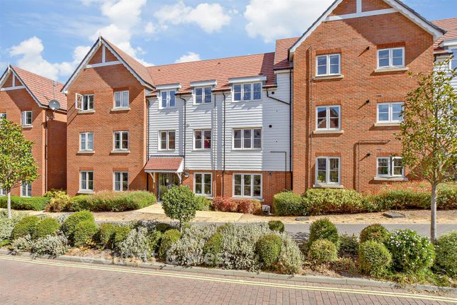 1-bed flat on Dartmoor Court, Steeplechase Way, Arundel, £150,000