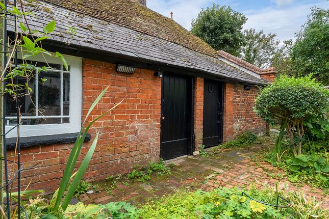 Cottage for sale in The Walk Winslow Buckingham, Buckinghamshire