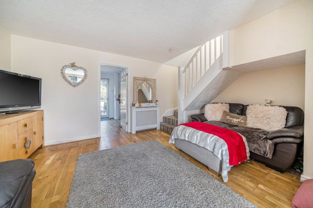 19, Martel Close, Surrey photo 3