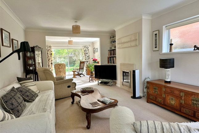 2, Manor Close, Lymington photo 4