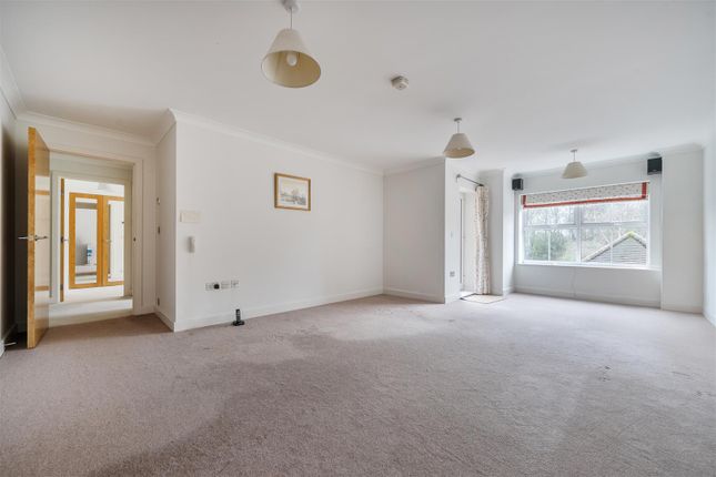 Flat 18, Cavendish House 3-4, Tudor Court, Liphook photo 2