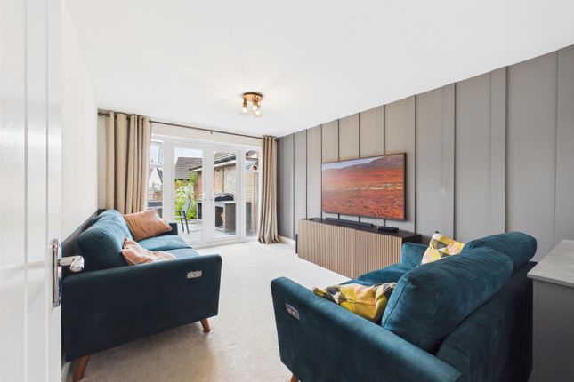7, Horsefair Close, Newent photo 3
