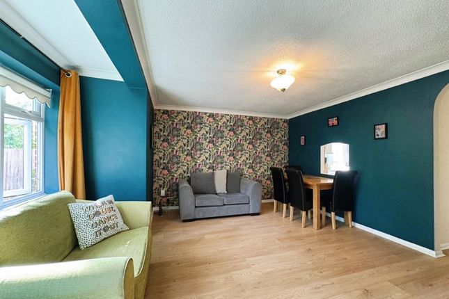 Flat 1, Aileen Gardens, 51, Park Road, Surrey photo 3