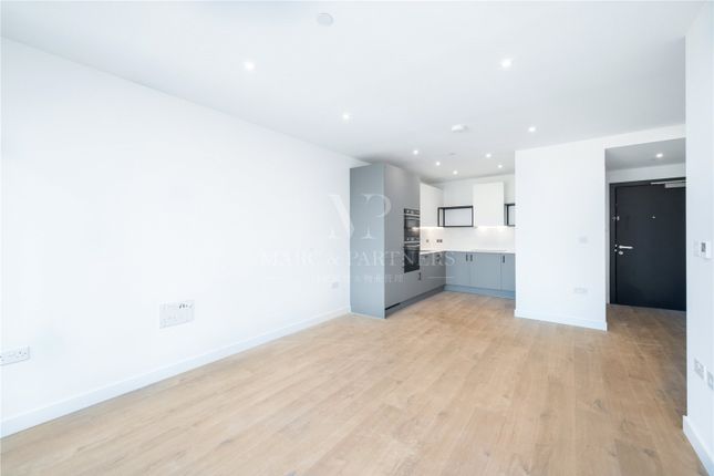 Thumbnail Flat to rent in Willowbrook House, Coster Avenue Woodberry Down, London
