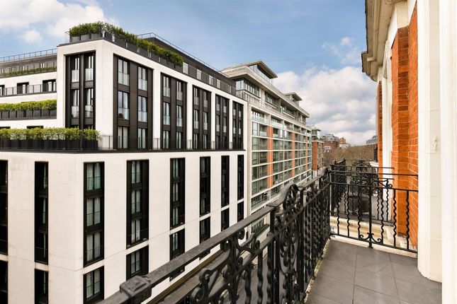 Knightsbridge Luxury  Flat 30, Wellington Court (40).Jpg