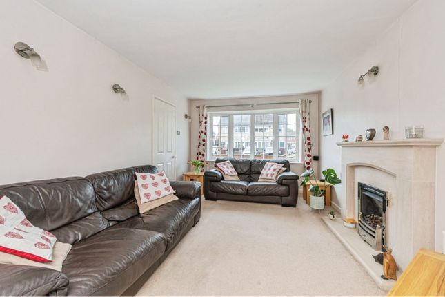 19, Furness Drive, Wrenthorpe, Wakefield photo 4