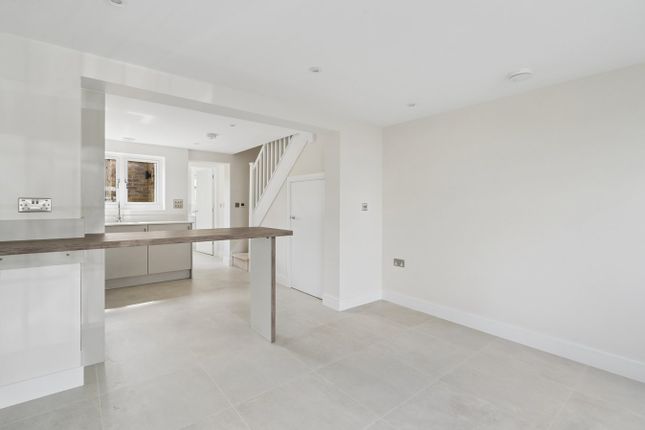 6, Gold Hill East, Gerrards Cross photo 3