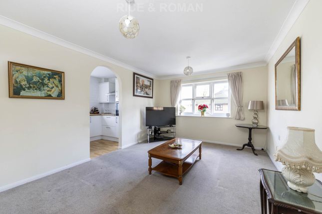 40, Pitson Close, Addlestone photo 2