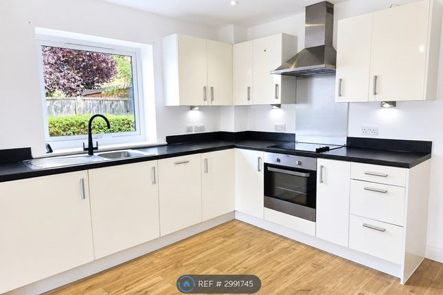 Flat, Southwood Court Stafford Avenue, Gidea Park photo 2