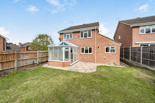34, Oaktree Drive, Hampshire photo 3