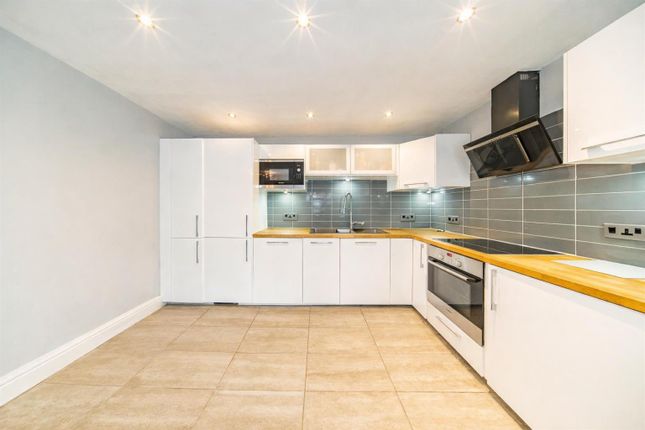 26, Birkdale Court, Huyton photo 3