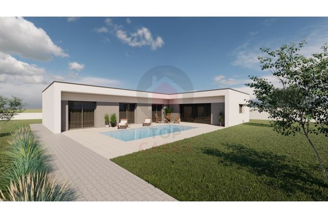 Thumbnail Detached house for sale in Nadadouro, Caldas Da Rainha, Leiria