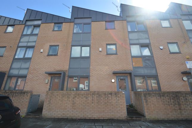 Thumbnail Property to rent in Peregrine Street, Manchester