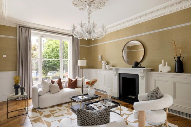 Thumbnail Flat for sale in Leinster Square, London