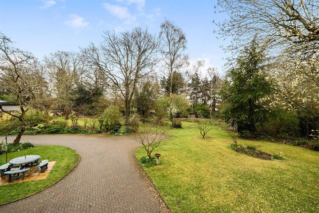 10, Barker Close, Arborfield photo 3