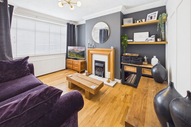 4, Netherfields Crescent, Dronfield photo 3