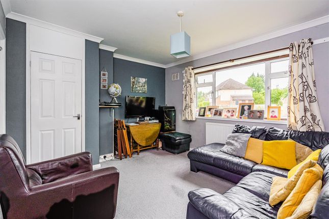 28, Highwood Crescent, High Wycombe photo 2