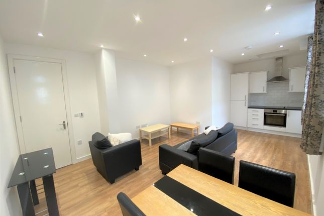 Thumbnail Flat to rent in Fonthill Road, London