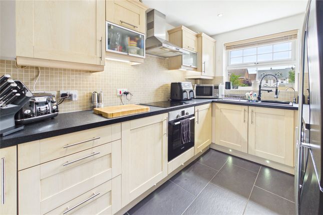 34, Rowlock Gardens, Thatcham photo 3