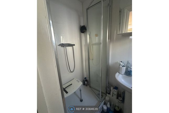 Flat, London photo 3