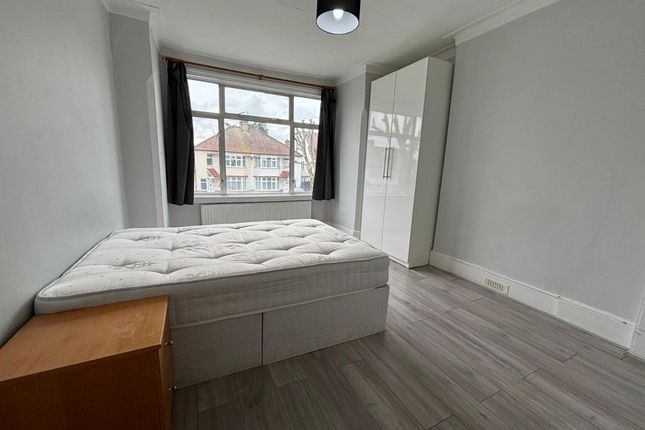 Room to rent in Burnley Road, Dollis Hill