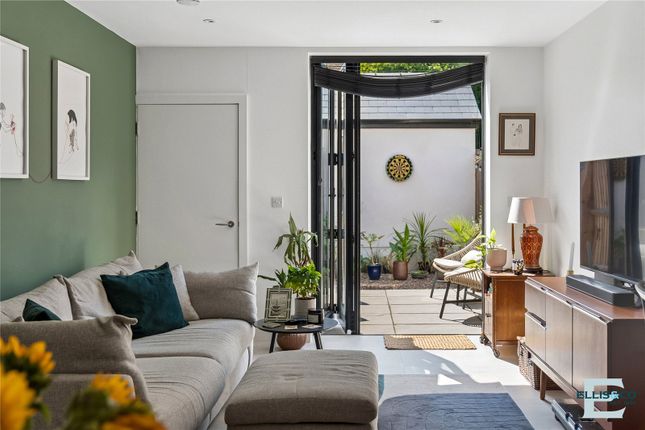 Flat 1, 30A,, Summerhill Road, London photo 3