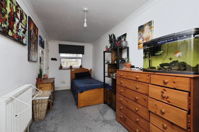 Flat 6, 9-10, Queens Gardens, Eastbourne photo 4