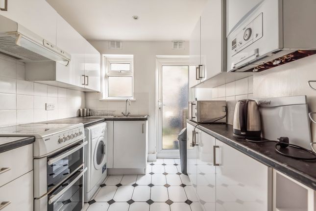 111, Balvernie Grove, London photo 3