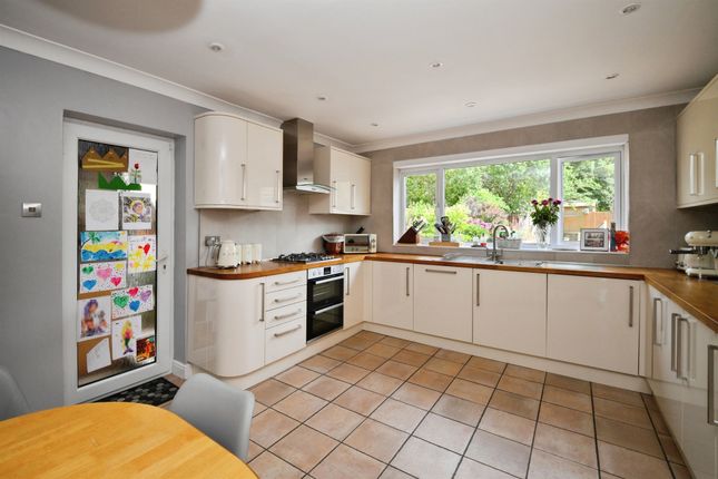 Longfields, Bumbles Green, Waltham Abbey photo 4