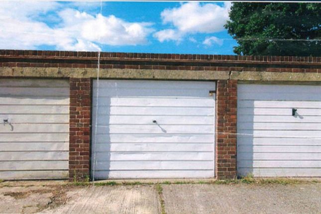 Property to rent in Farhalls Crescent, Horsham