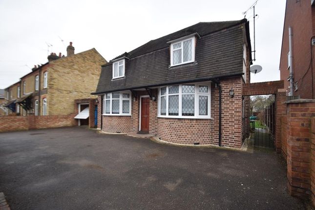 3 Bedroom Houses To Let In Uxbridge Primelocation