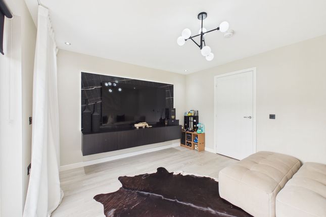 66 Skylark Gardens, Glasgow photo 4