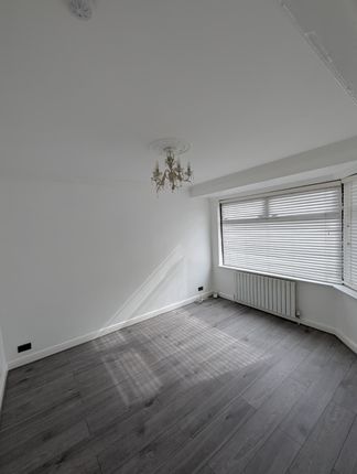 Craven Gardens, Barking photo 2
