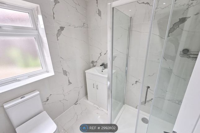 A Halesworth Road, Romford photo 4
